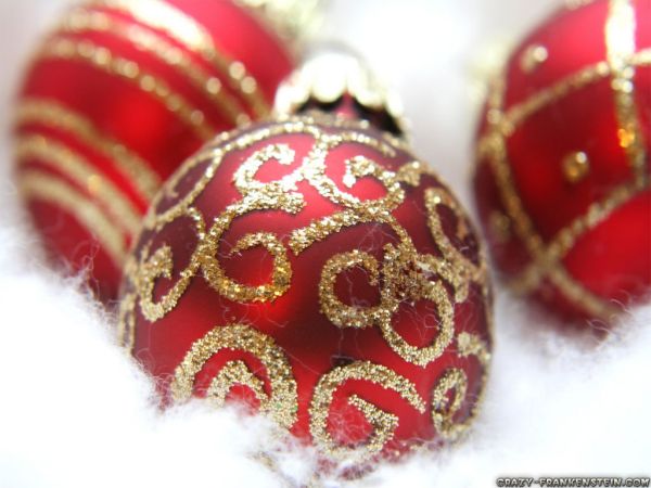 christmas-fancy-red-ornaments-wallpapers-1024x768