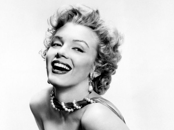 Marilyn-Monroe-New-2012-Black-and-White-Wallpapers3
