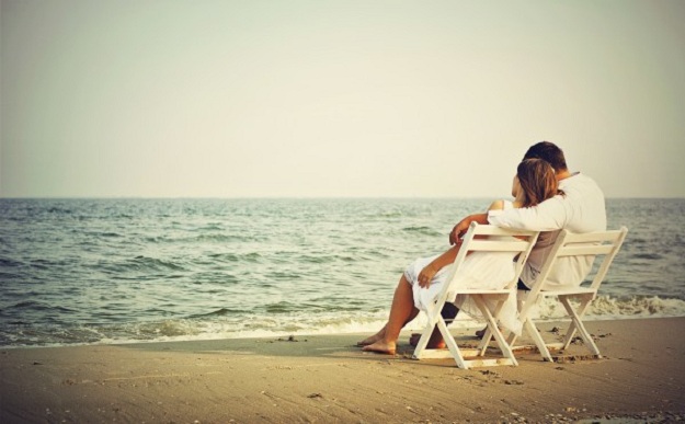 love-couple-happy-beautiful-beach-nature-600x372
