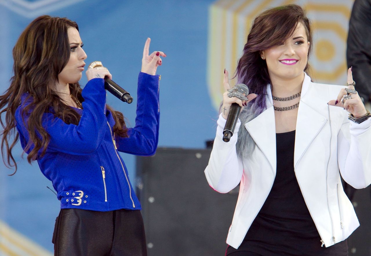 Demi-Lovato-and-Cher-Lloyd-8