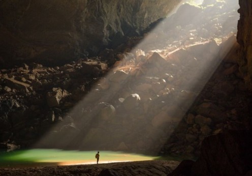 Ember és barlang: csak hogy tisztában legyünk az arányokkal. Fotó: John Spies