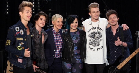 elso-alkalommal-allt-egy-szinpadon-demi-lovato-es-a-the-vamps--11111230